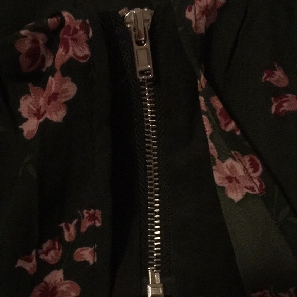 Lovely Top🌵🍃🌸 - Picture 7 of 8